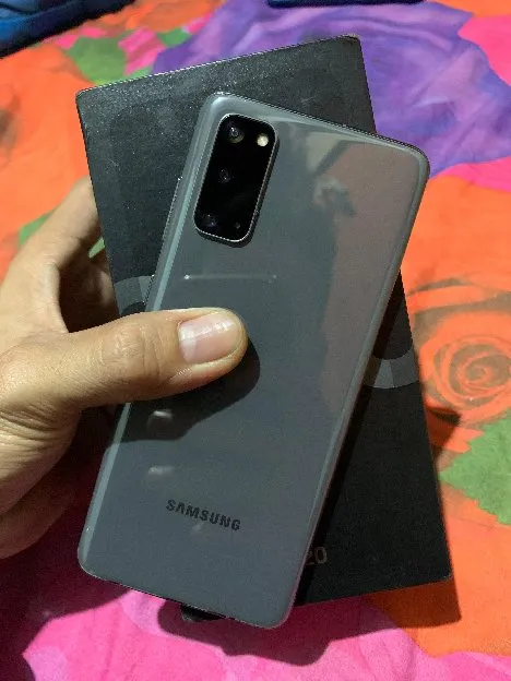 SAMSUNG GALAXY S20