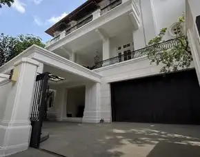 Rumah Mewah 3 Lantai Design Classic Kokoh Di Kuninngan Jakarta Selatan
