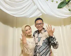 Terlengkap,Butik Kebaya Wisuda, Bustier,Lamaran, Maluku, Neng Lina Kebaya