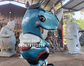 Patung Maskot Badak Kecil