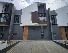 Rumah Siap Huni 2 Lantai 3 Kamar Tidur