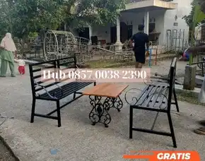 Pusat Bangku Modern Kombinasi Kayu Panjang Santai Kec Kromengan Malang