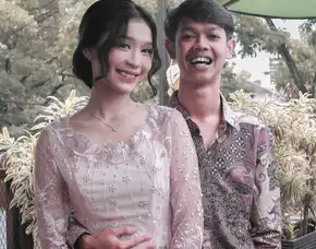 Pilihan Anak Muda, Kebaya Tunangan, Kebaya Wisuda, Rok Songket, Nusa Tenggara Barat, Neng Lina Kebaya