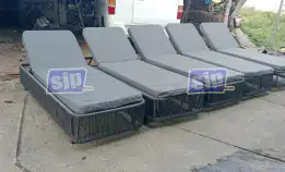 Pabrik 1 Unit Sunbed Sun Lounger  Kursi Santai Rotan Sintetis