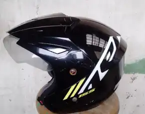 Helm Yamaha Maxi