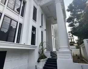 Jual Rumah Baru Sangat Mewah Di Perum Graha Family Surabaya