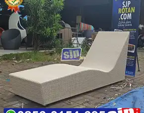 Pengrajin Kursi Malas Santai Sunbed Sun Lounger Rotan Sintetis Bambe