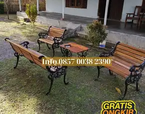 Info Bangku Besi Taman Untuk Santai Kec Dau Malang