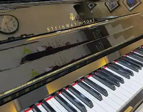 Piano Steinway & Sons Type K 132hitam