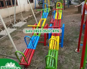 Gambar Ayunan Besi Sederhana Dan Mainan Playground Kec Sawah Besar Jakarta Pusat