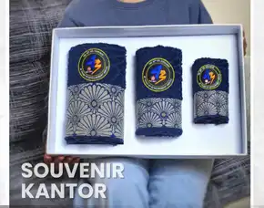 Merchandise Kantor Modern Untuk Citra Korporat Kuat